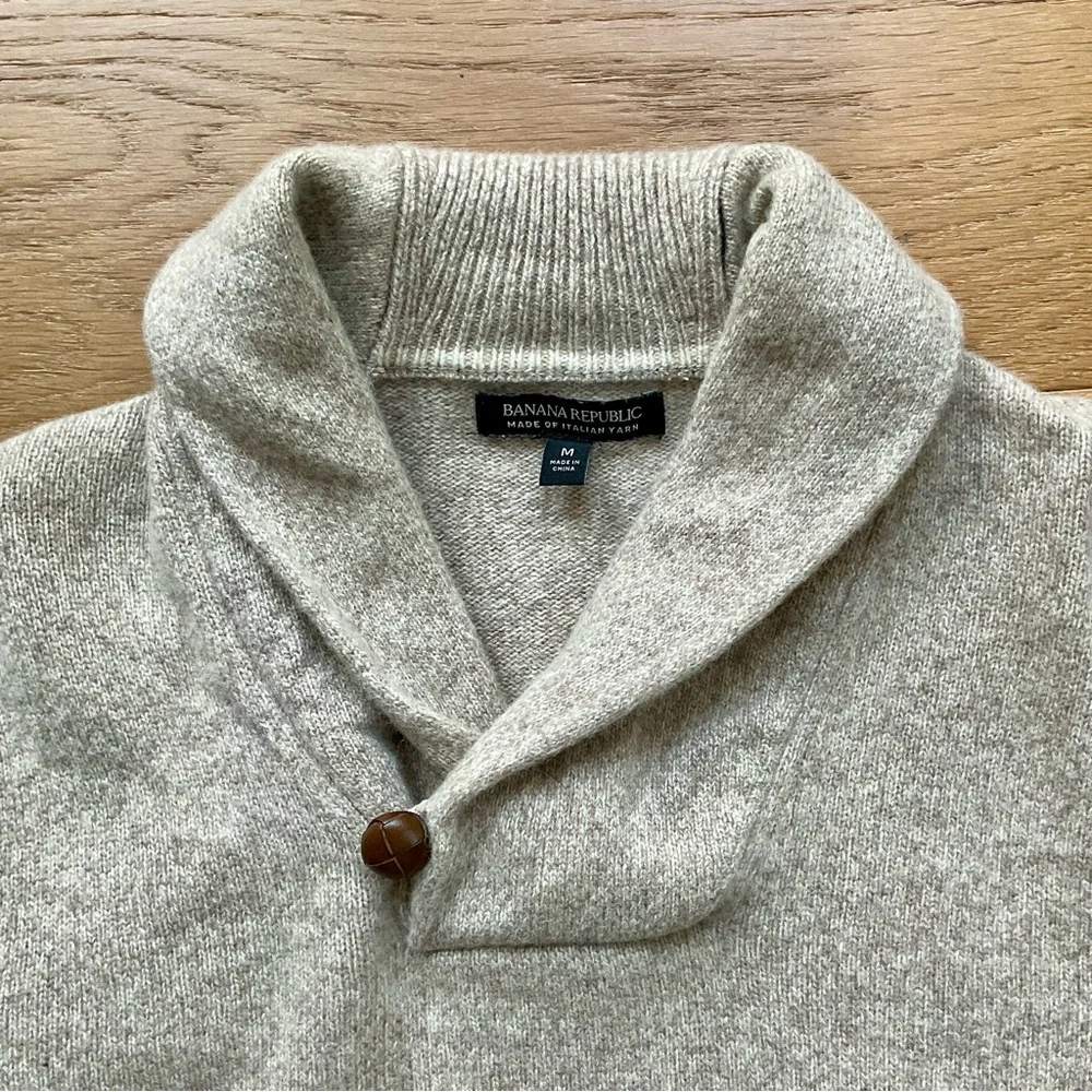 Banana Republic Merino Wool Heritage Shawl-Collar Toggle Sweater Men’s M Beige